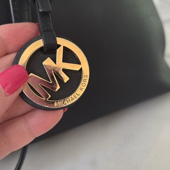 Jet Set Travel Large Saffiano Leather Tote Bag - Picture 5 of 13